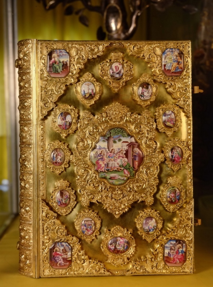 Евангелие 1689 г. в окладе 1754 г. Троице-Сергиева лавра 