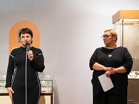 Новосёлова Татьяна Николаевна, зав археологического отдела Сергиево-Посадского музея-заповедника, куратор выставки,<br> Григорьева Наталья Васильевна, первый заместитель директора Сергиево-Посадского музея-заповедника