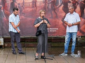 Елена Викторовна Видная, зав. отделом «История и культура Сергиево-Посадского края XX века», куратор выставки; <br>Сергей Сергеевич Купцов и Виктор Борисович Спичев, представители «Боевого братства»